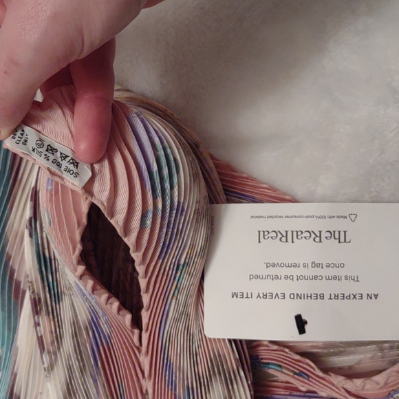 Hermes 'Noel au 24 Faubourg' Plisse Silk Christmas Scarf - Picture 6 of 9